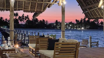 2 bares o lounges, bar junto a la alberca