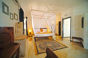 Ropa de cama de alta calidad y minibar 