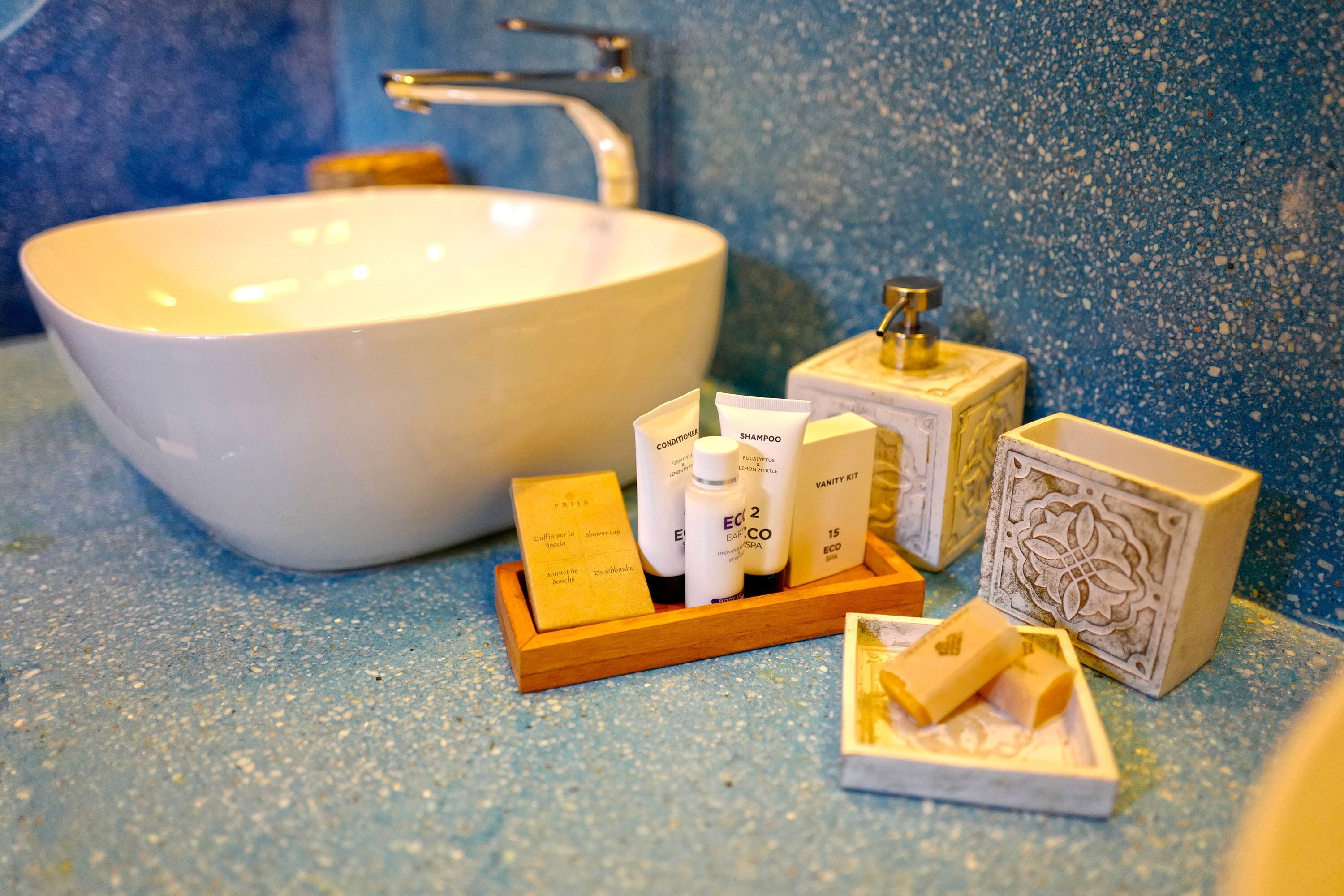 bungalow | bathroom | free toiletries, hair dryer, towels