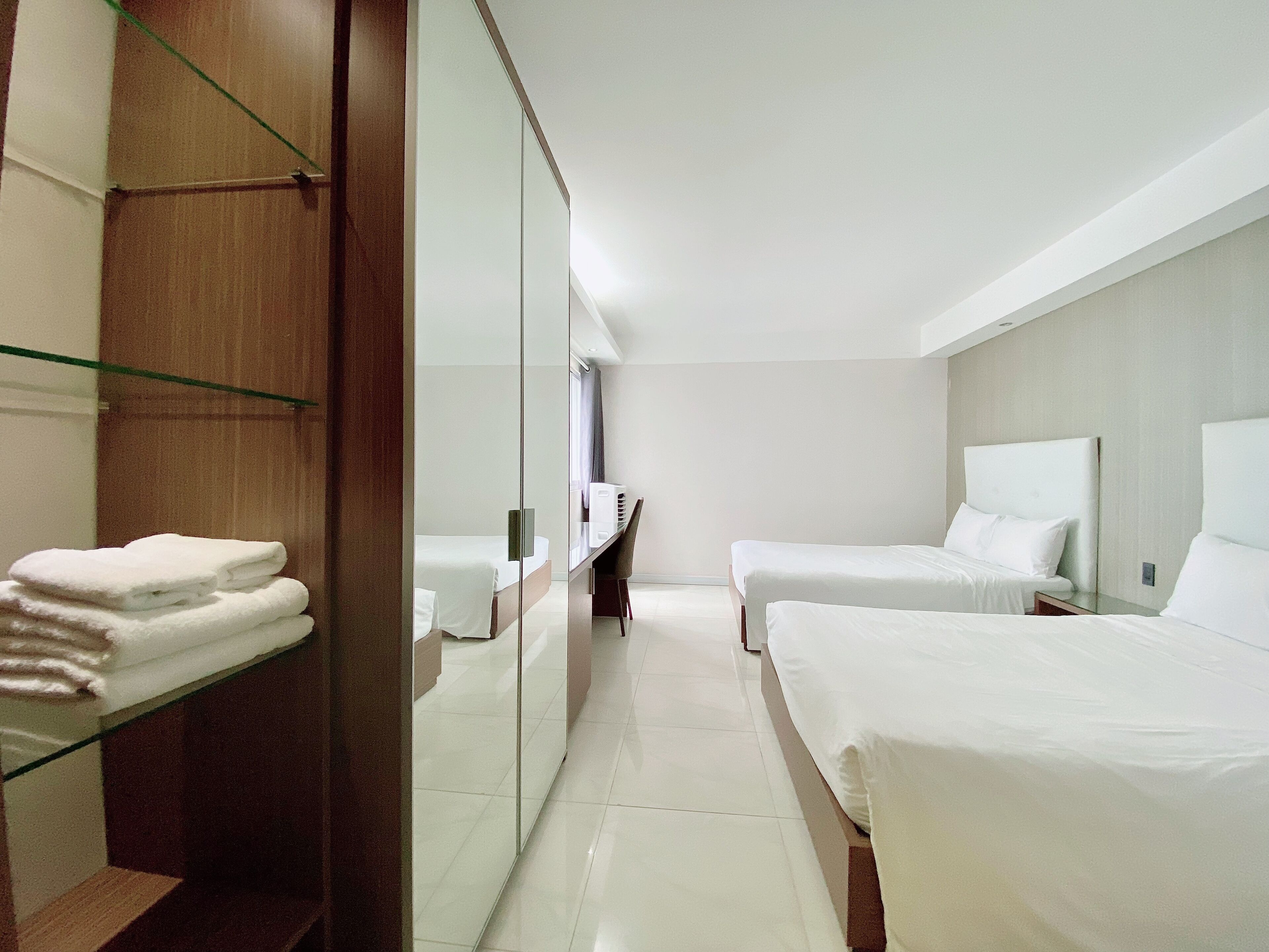 deluxe twin with window | view from room