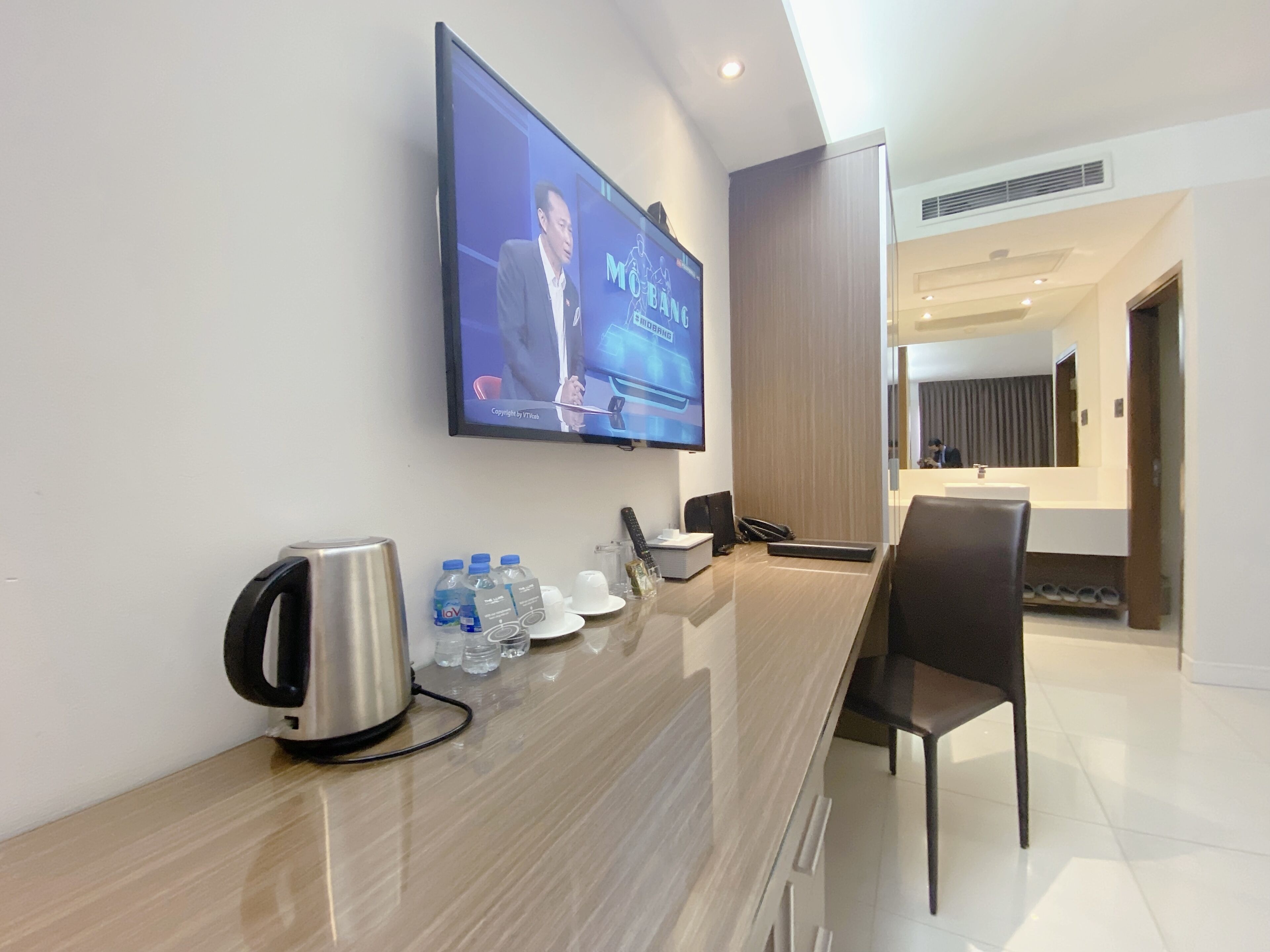 family deluxe with window | 1 bedroom, minibar, in-room safe, desk