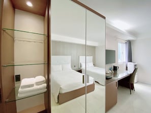 A modern hotel room with a large bed, a desk, and a glass partition. - Nicecy Ben Thanh Hotel (Ho Chi Minh City)