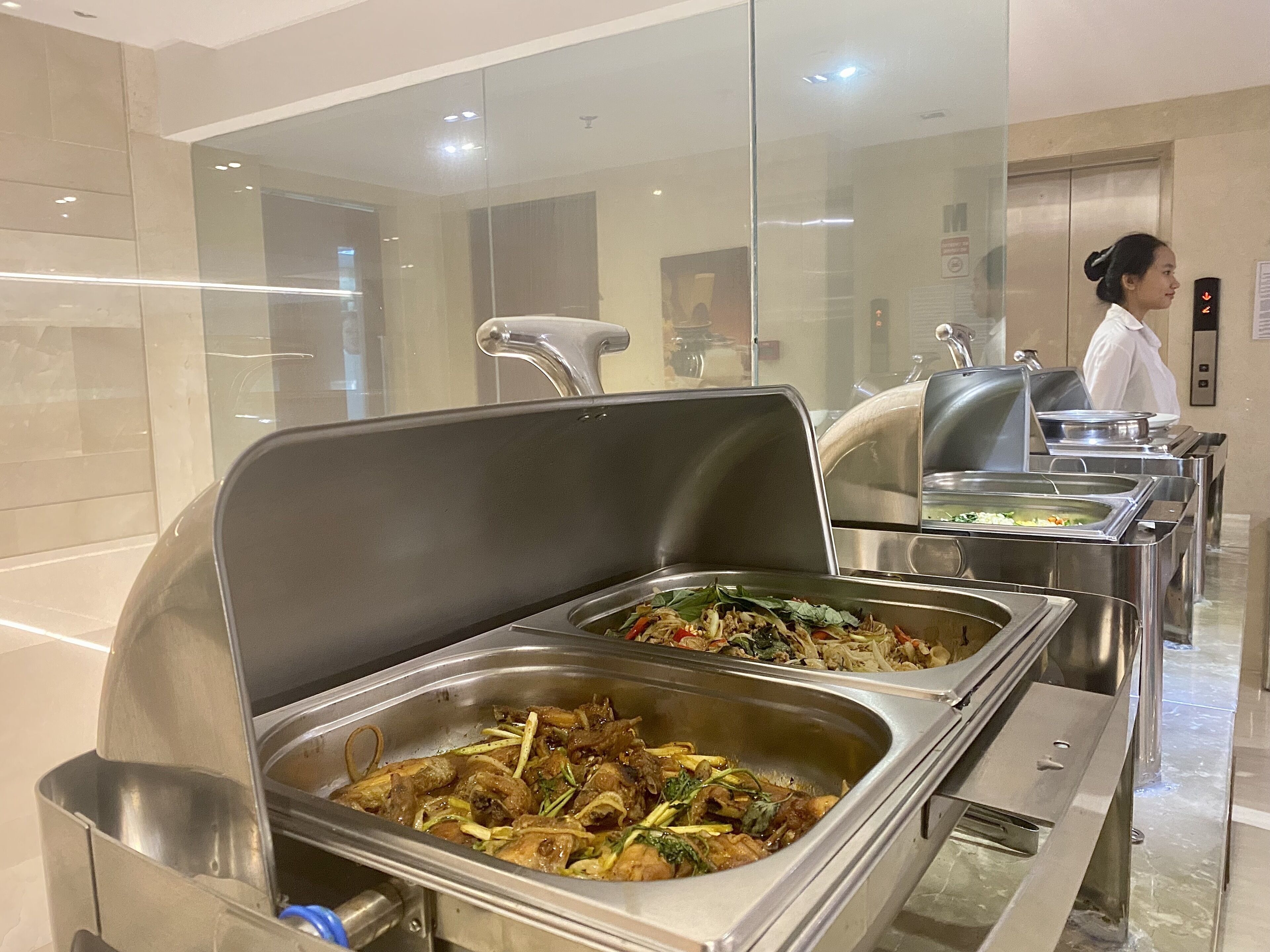 daily buffet breakfast (vnd 300000 per person)