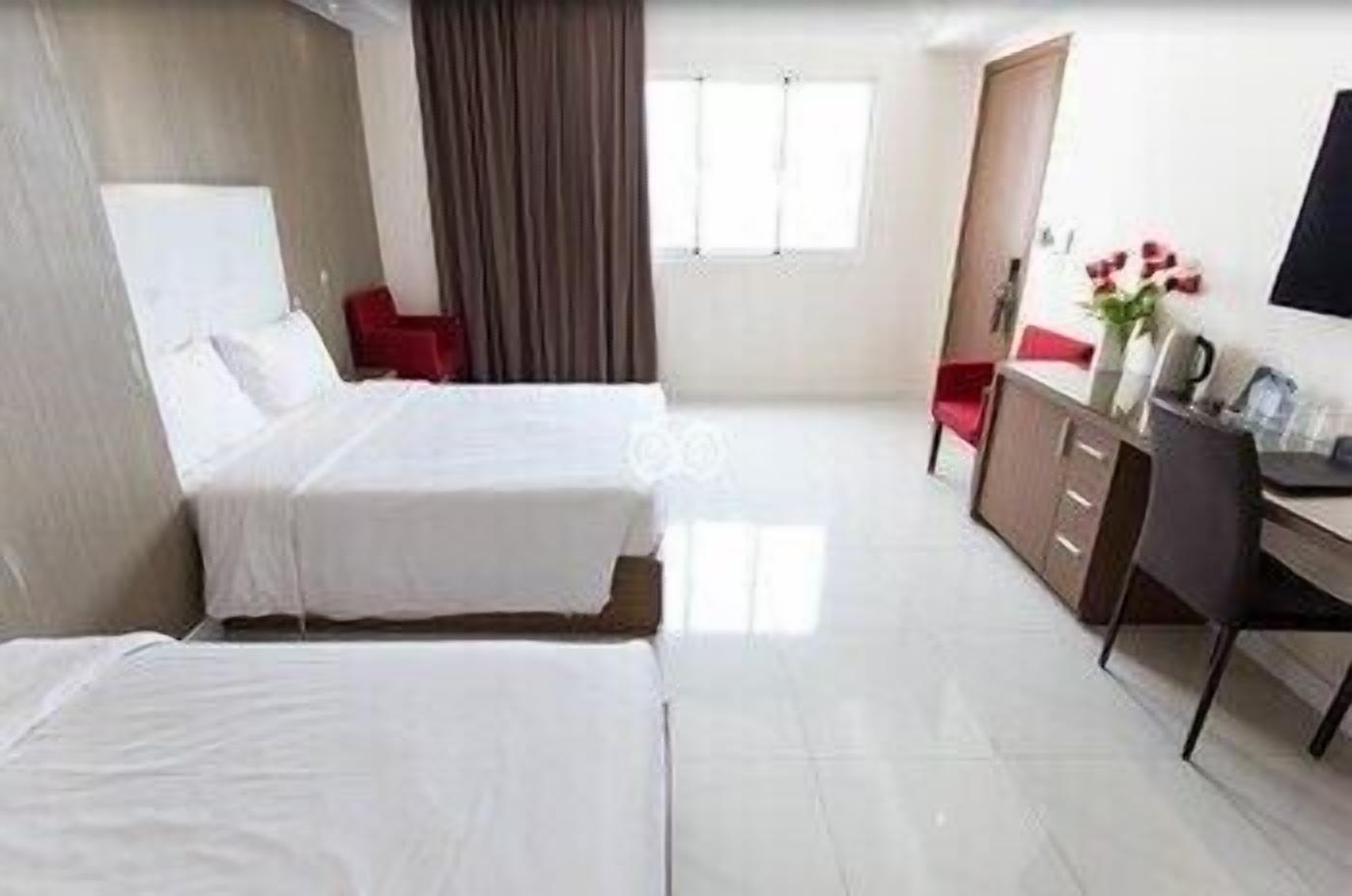 Minibar, in-room safe, desk, free WiFi