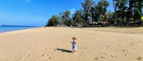 Una spiaggia nelle vicinanze