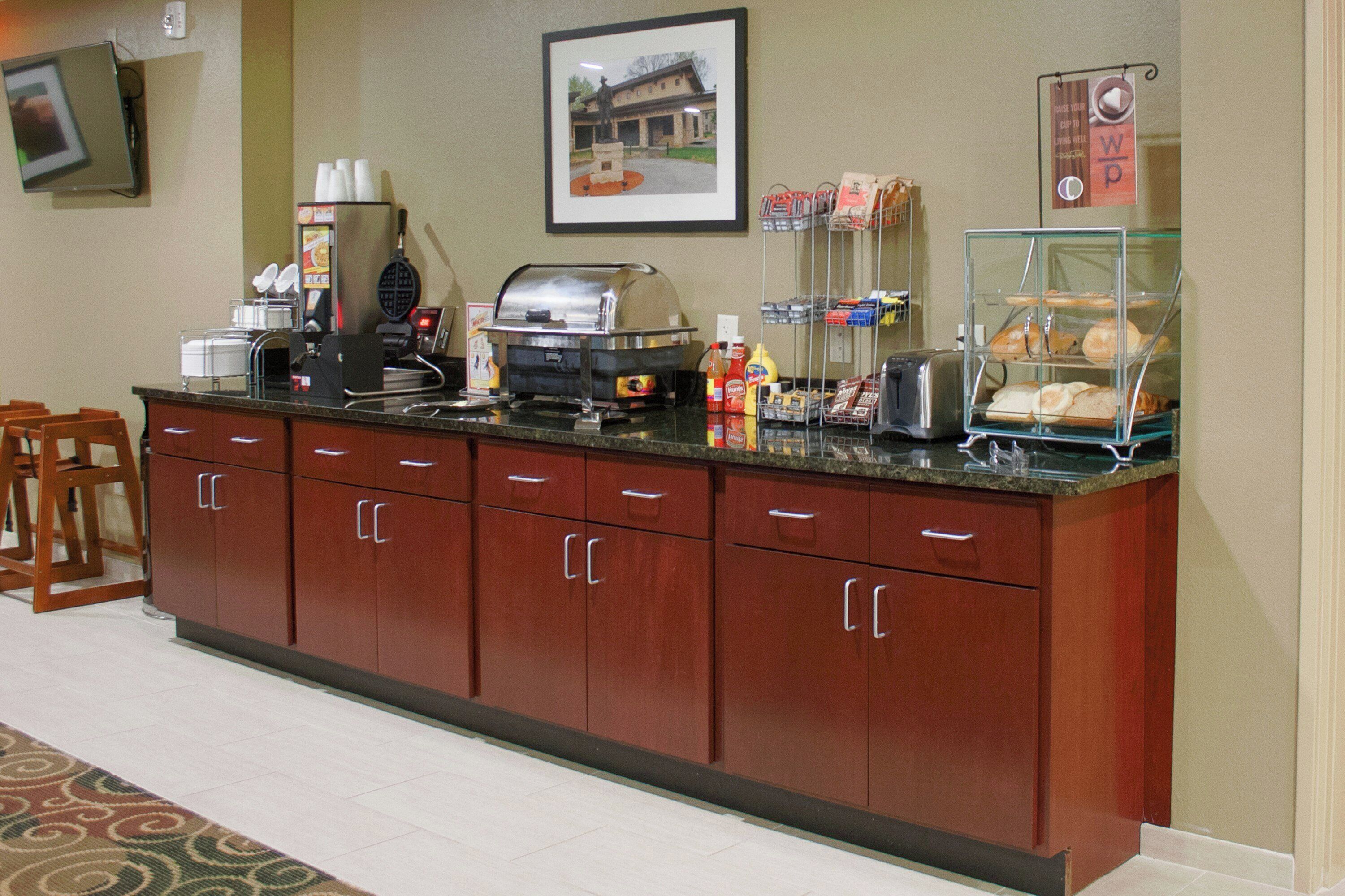 朝食 (セルフサービス)、毎日提供 (無料)