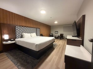 1 habitación, escritorio y espacio para trabajar con laptop