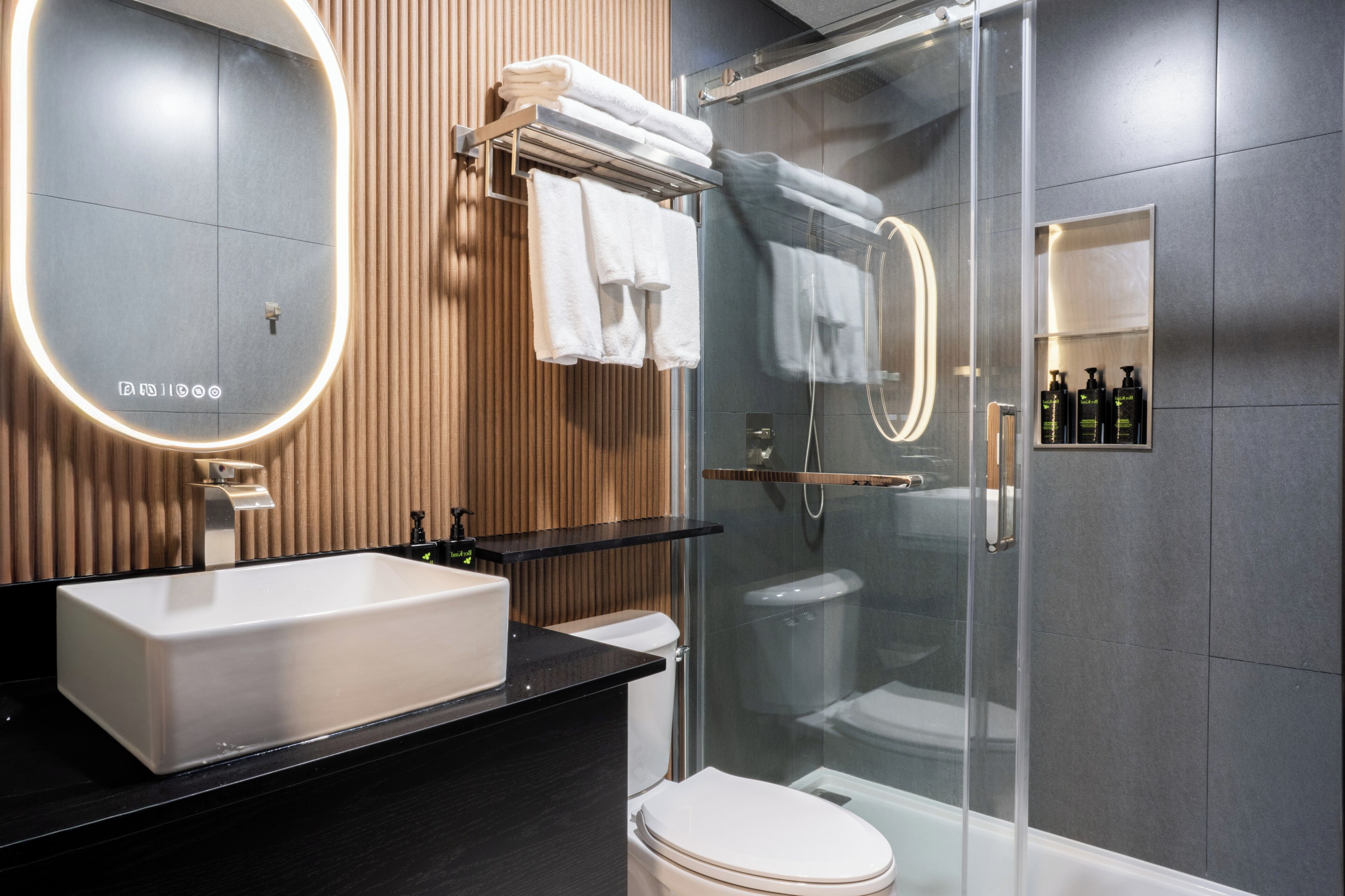 Kostenlose Toilettenartikel, Haartrockner, Handtücher, Seife
