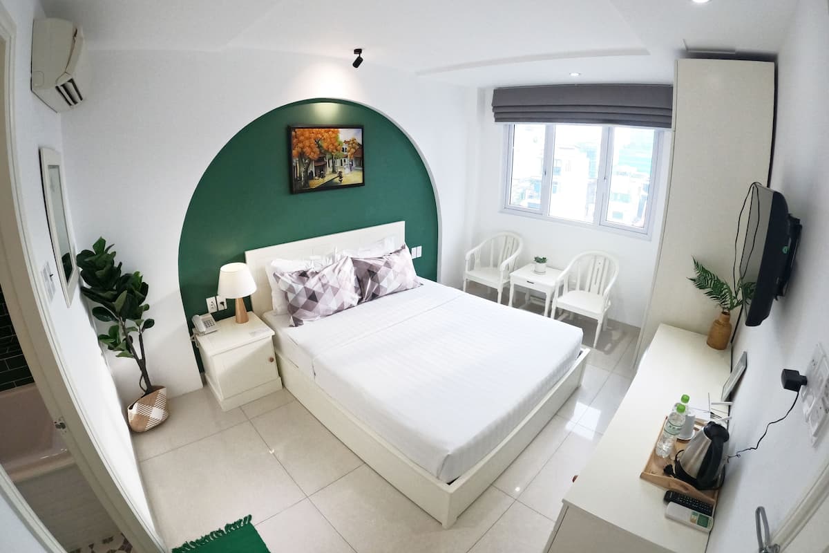 Superior Room, 1 Double Bed | Minibar, in-room safe, desk, laptop workspace