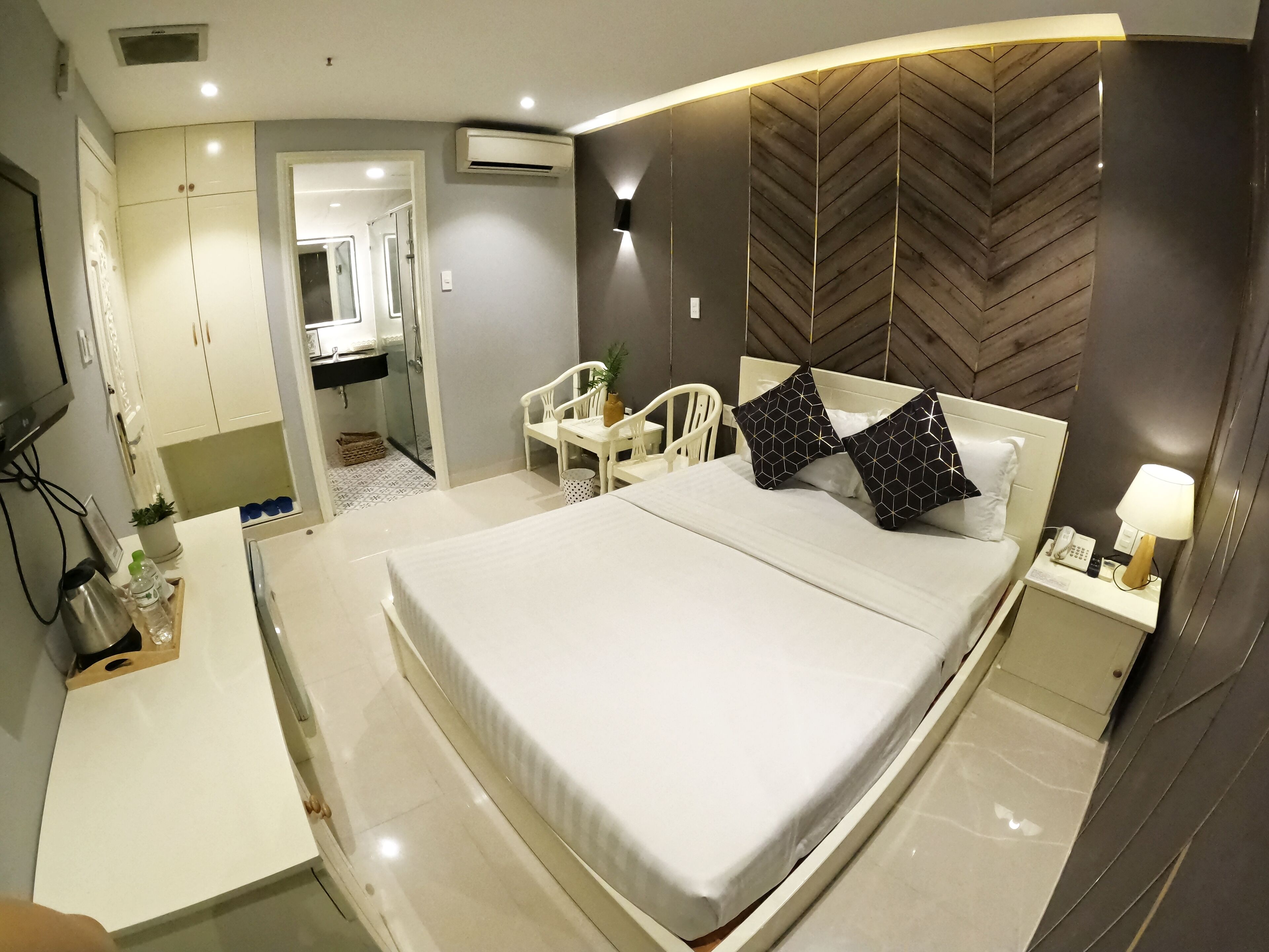 Standard Room, 1 Double Bed | Living area | 32-inch LED TV with satellite channels, TV