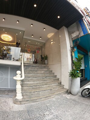 Front of property - Dinh Phat Hotel (Ho Chi Minh City)