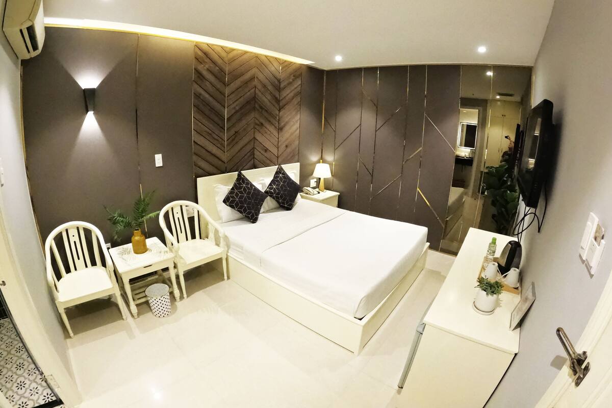 ห้องสแตนดาร์ด, เตียงใหญ่ 1 เตียง | มินิบาร์, ตู้นิ รภัยในห้องพัก, โต๊ะทำงาน, พื้นที่ทำงานแบบใช้แล็ปท็อป