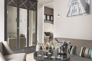 Suite, 1 Bedroom (Living Room) | Champagne service