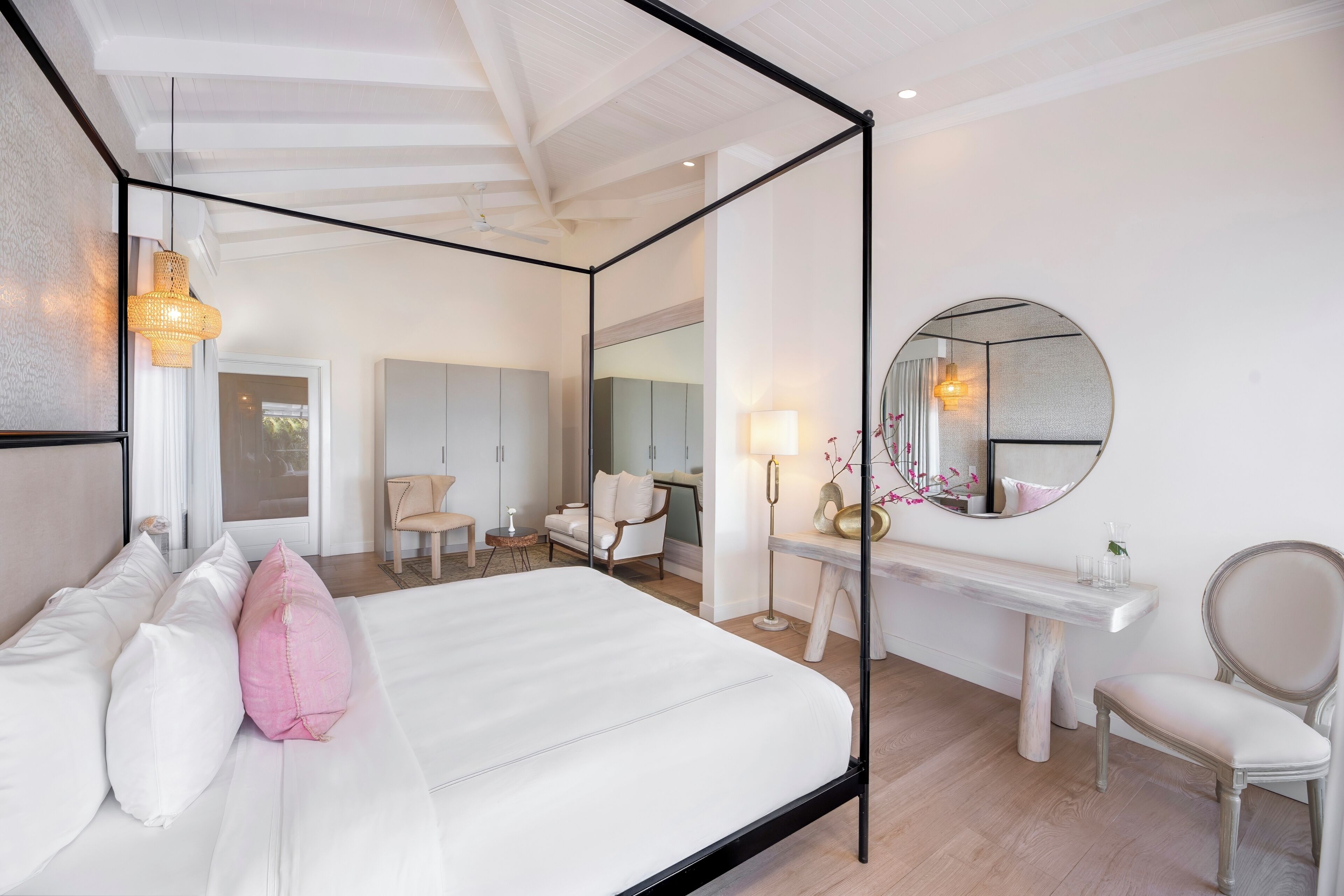 Habitación Premium | Ropa de cama de alta calidad, caja fuerte, cortinas opacas y wifi gratis