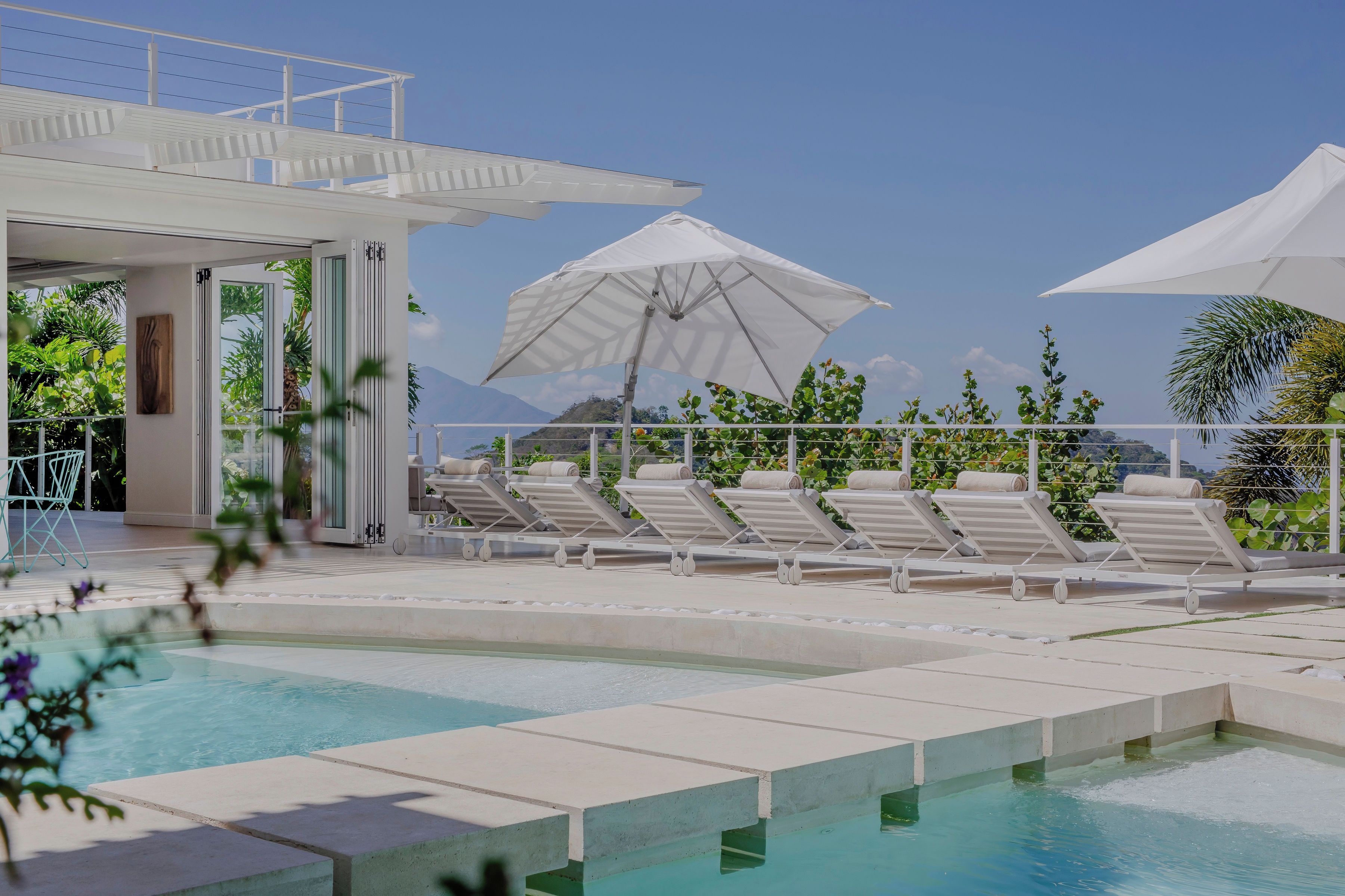 3 piscinas al aire libre, sombrillas, tumbonas