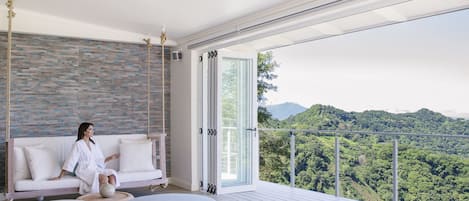 Couples treatment room(s), sauna, hot tub, steam room