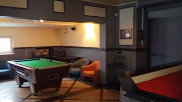 Single Room | Billiards