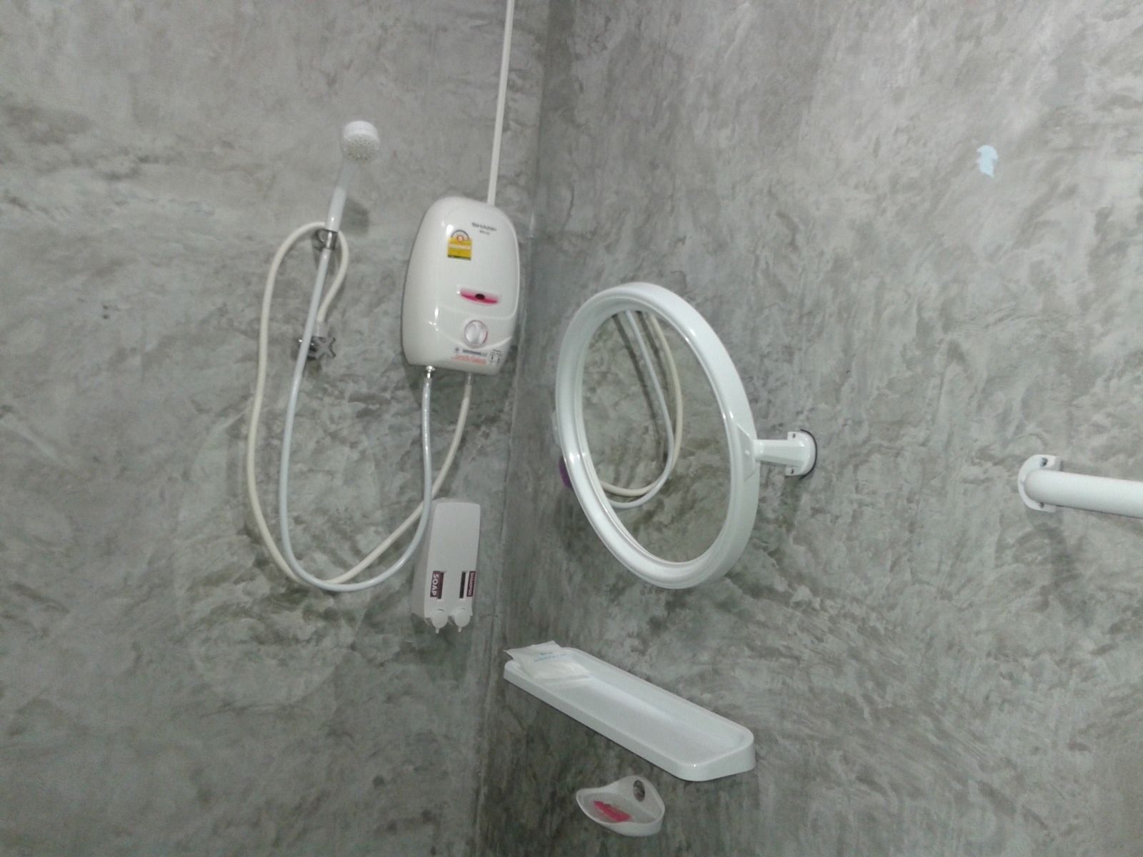 Standard Double Room | Bathroom | Shower, rainfall showerhead, free toiletries, towels