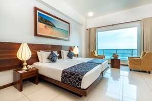 Minibar, in-room safe, desk, laptop workspace - Mirage Colombo Hotel (Colombo)