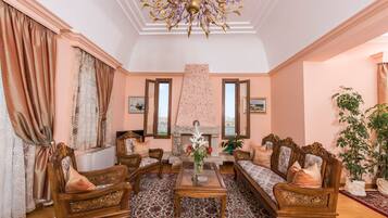 Área de estar no saguão