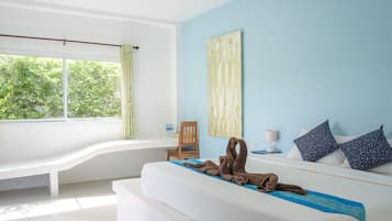 Meja kerja dan Wi-Fi gratis