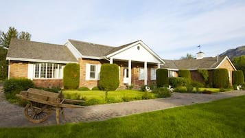 Family House, Multiple Bedrooms (Manor House) | Exterior