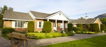 South Thompson Inn Manor House