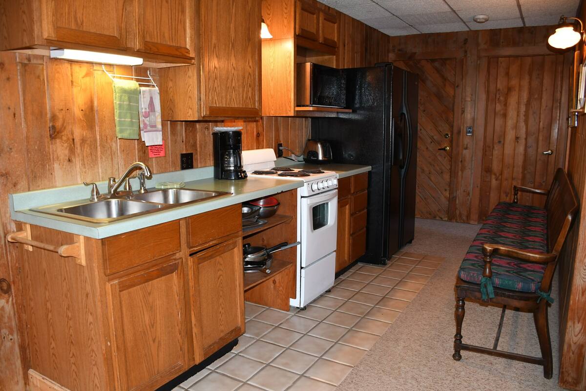 traditional suite, 2 bedrooms, kitchenette, lake view (lodge suite not pet friendly) | private kitchen | fridge, stovetop, toaster, cookware/dishes/utensils