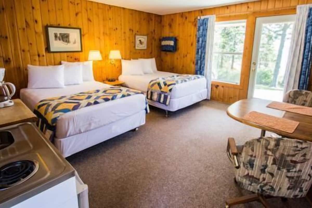 2 bedrooms, down duvets, free wifi