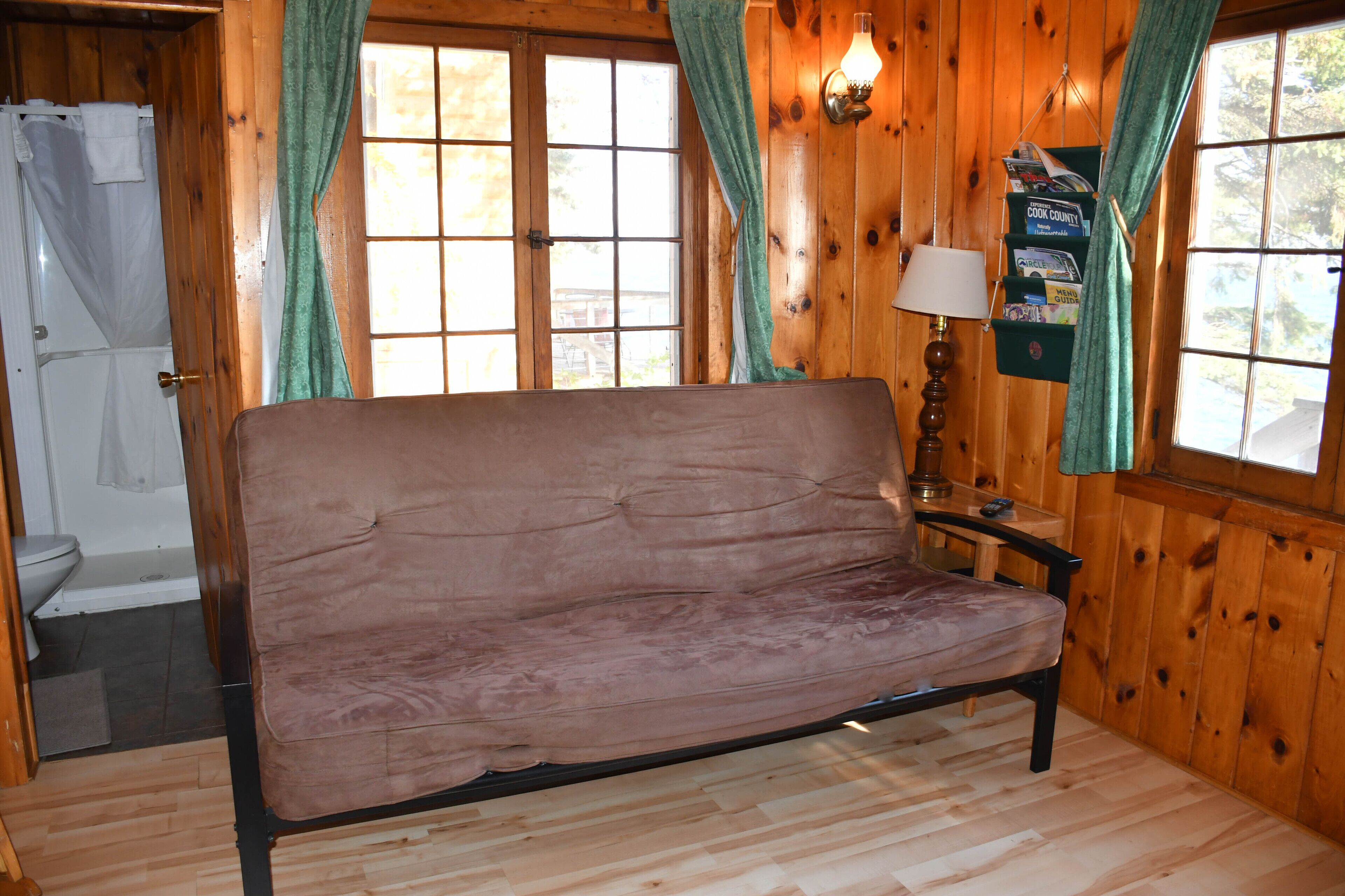 traditional cabin, 2 bedrooms, patio, lake view (2 double bedroom cabin not pet friendly) | living room | 32-inch tv with cable channels