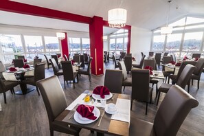 Daily buffet breakfast for a fee - Baynunah Hotel Drachenfels (Königswinter)