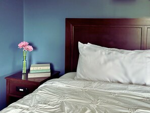Room, 1 King Bed | Blackout curtains, iron/ironing board, free WiFi, bed sheets - Blowing Rock Inn (Blowing Rock)