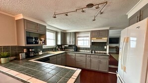 Suite, 2 Bedrooms | Private kitchen | Coffee/tea maker, mini-fridge, microwave - Blowing Rock Inn (Blowing Rock)