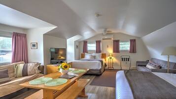 Deluxe Studio Suite | Individually decorated, individually furnished, desk, blackout drapes