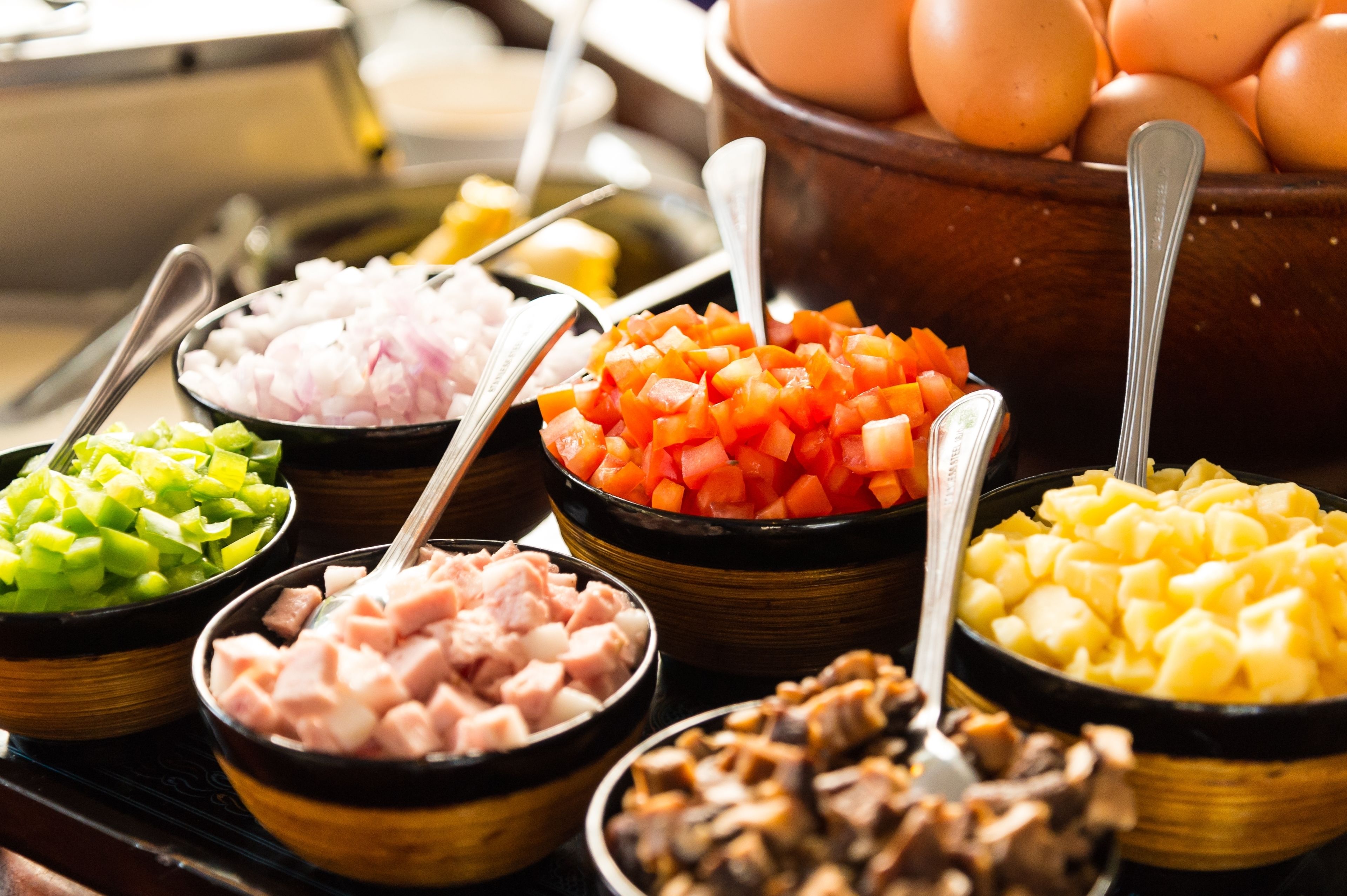 2 restaurants, breakfast, lunch, dinner served; international cuisine