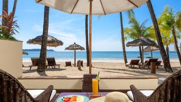 Bungalow, vue mer | 2 chambres, minibar, coffres-forts dans les chambres, bureau