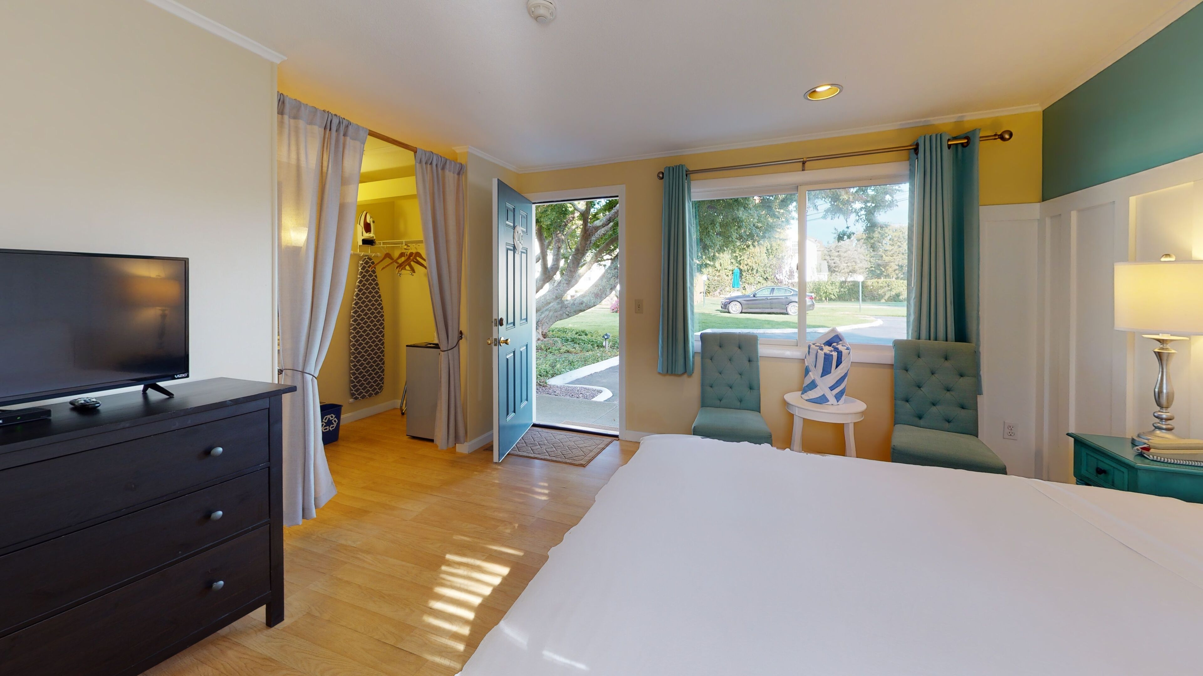 مكواة/لوح كي وواي فاي مجانًا وملاءات أسرّة