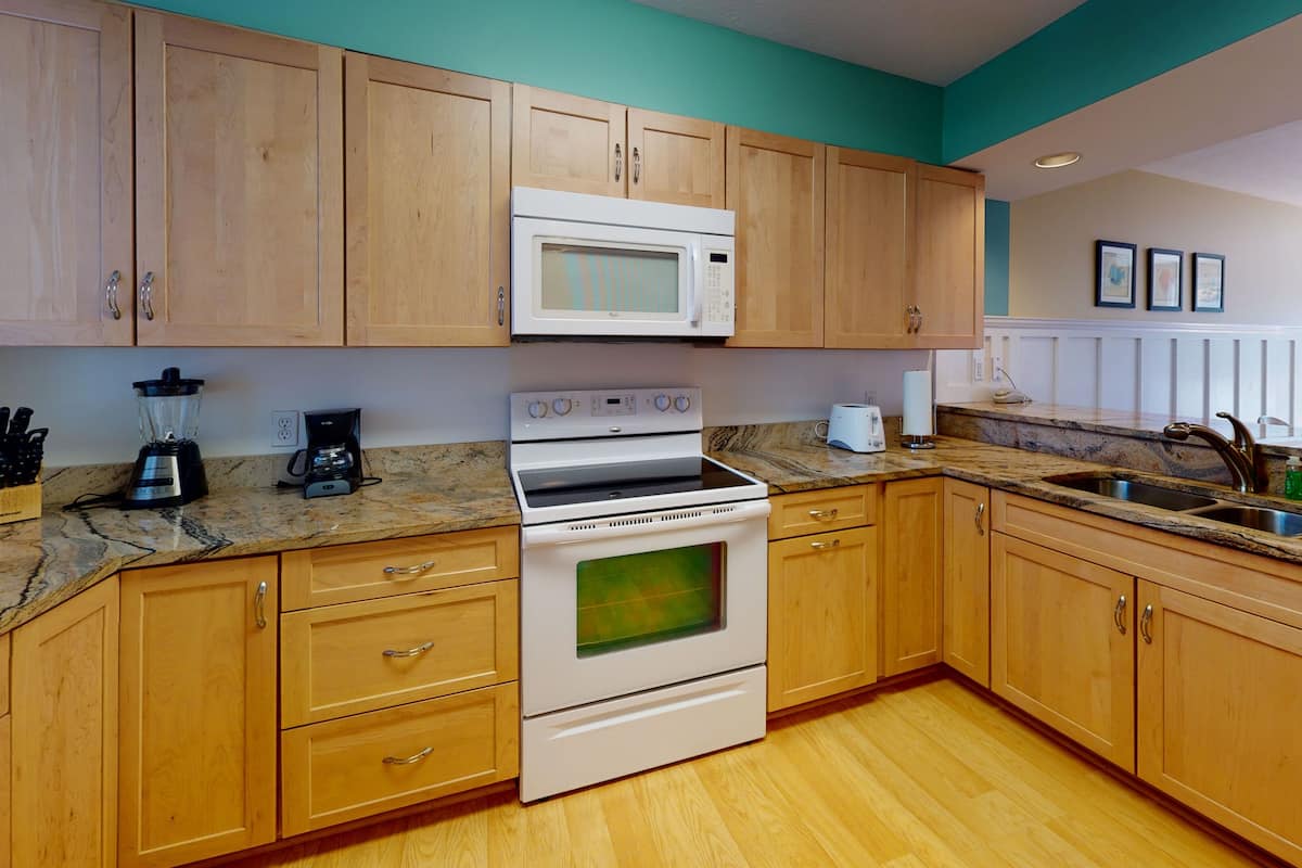 Max Villa | Private kitchen | Microwave