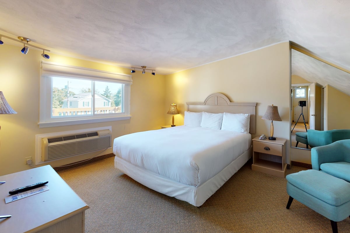 Main House 2 Bedroom | 1 bedroom, iron/ironing board, free WiFi, bed sheets