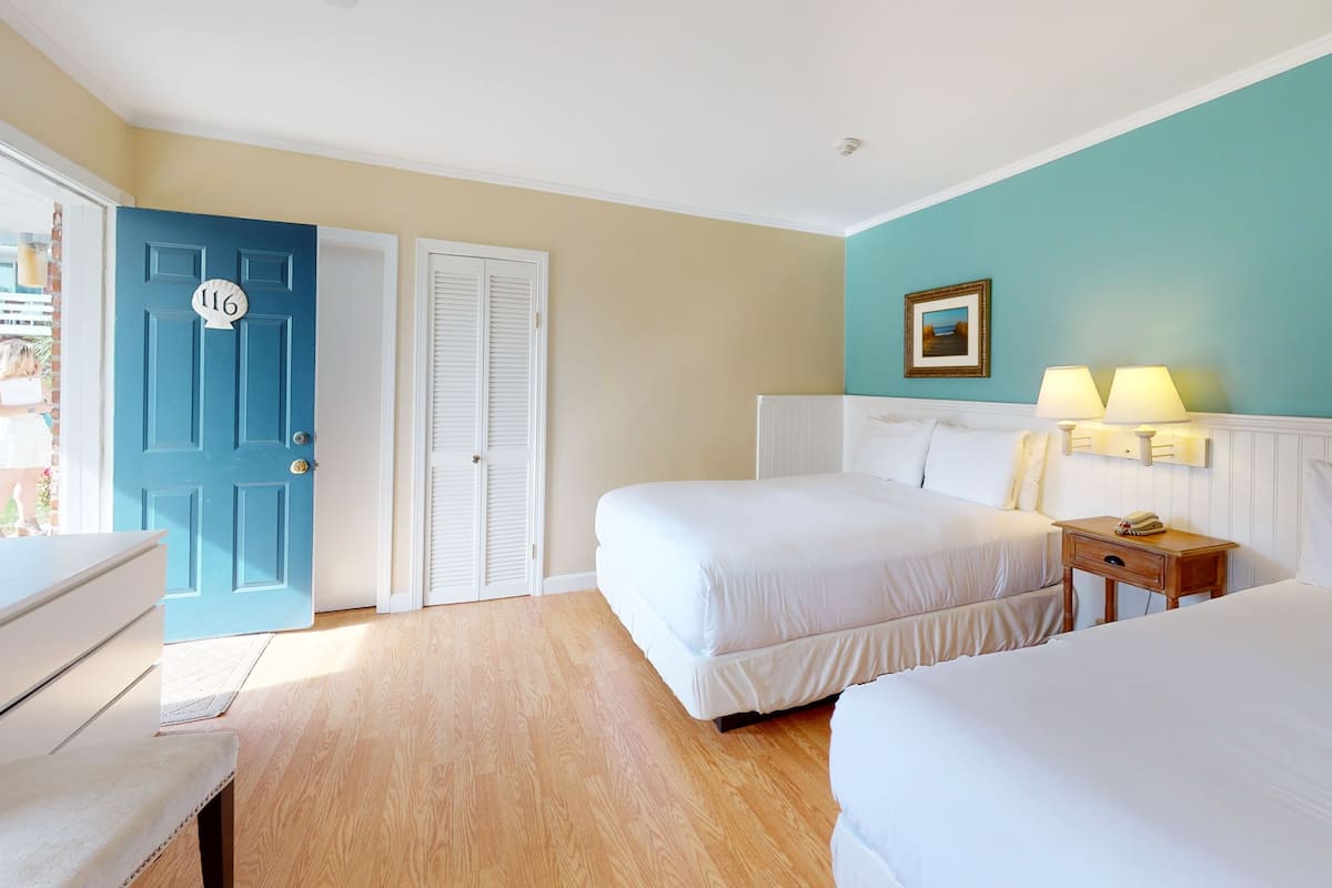Two Queens | 1 bedroom, iron/ironing board, free WiFi, bed sheets