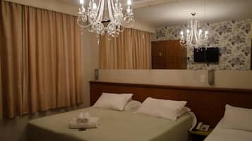 Executive trippelrum | Minibar, värdeförvaringsskåp på rummet och skrivbord