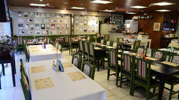 Café da manhã, almoço e jantar