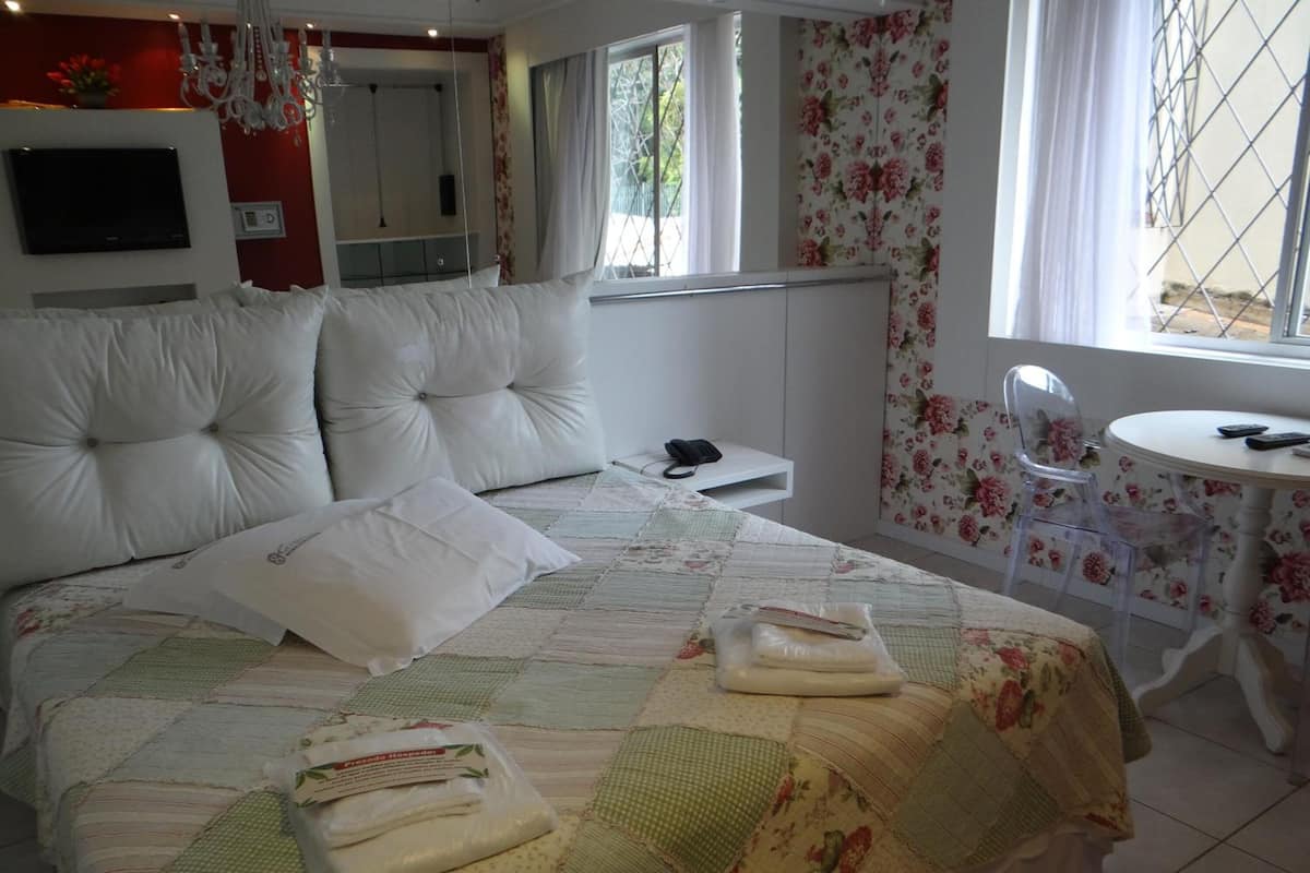 Executive Single Room | Minibar, in-room safe, desk, blackout curtains