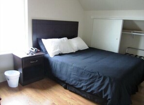 Room, 1 Queen Bed, Non Smoking | Free WiFi - Bk Guest house (Anacortes)