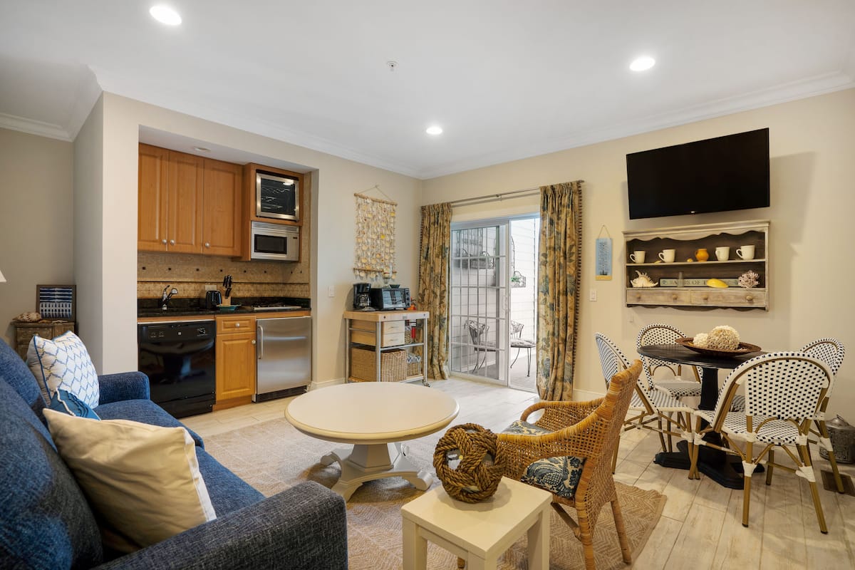 2 bedrooms, iron/ironing board, free WiFi
