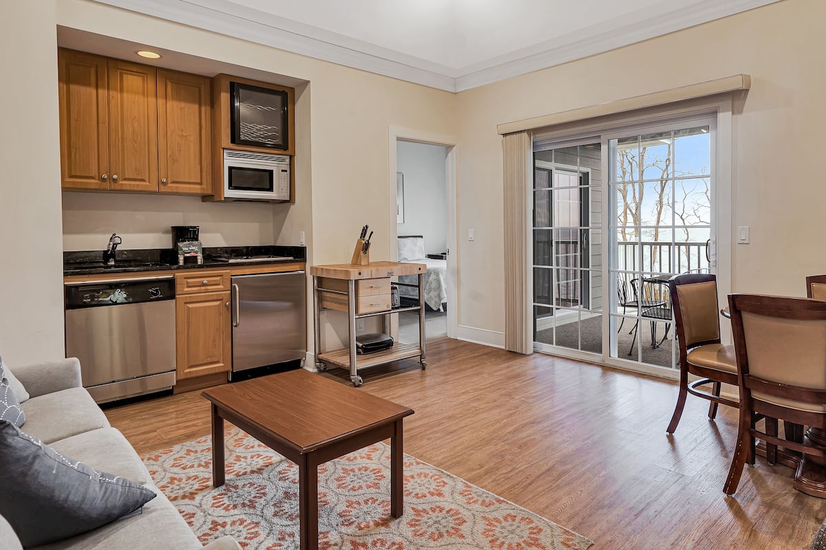 Condo | 2 bedrooms, iron/ironing board, free WiFi