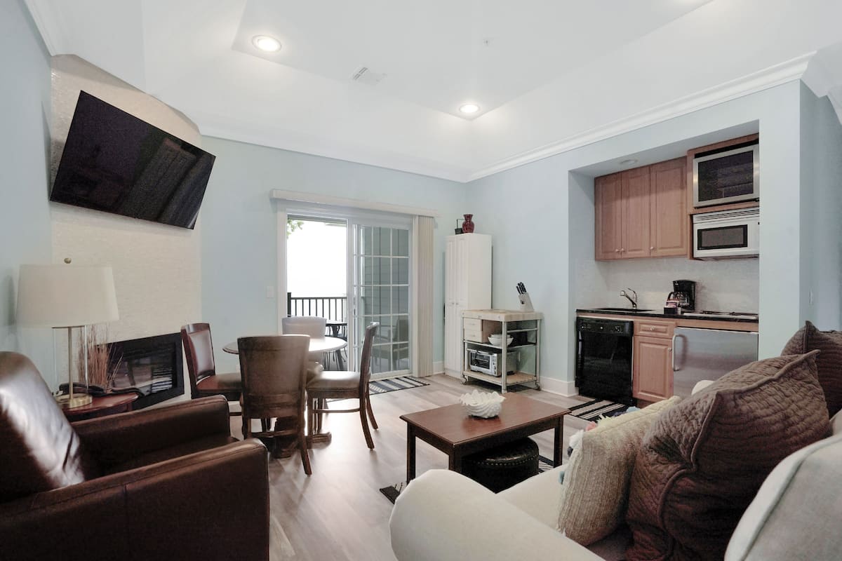 Condo | 2 bedrooms, iron/ironing board, free WiFi