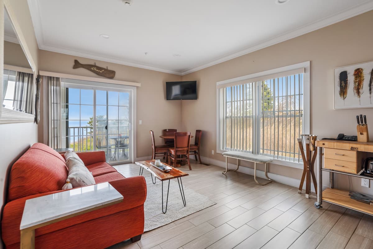 Condo | 2 bedrooms, iron/ironing board, free WiFi