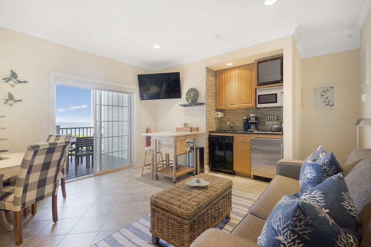 Condo | 2 bedrooms, iron/ironing board, free WiFi
