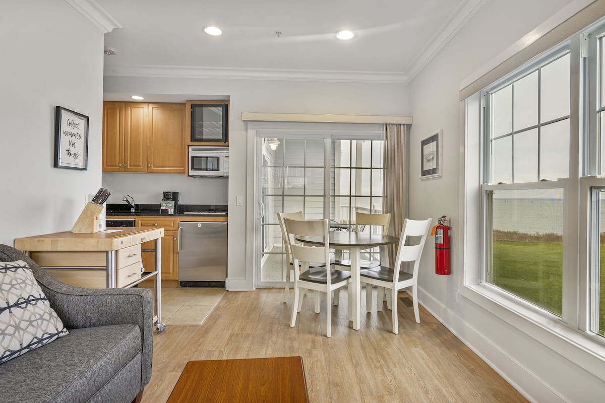 Condo | 2 bedrooms, iron/ironing board, free WiFi